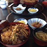 Shikinoaji Chinryutei - 小鉢の南蛮漬けが意外にも美味。沢庵と味噌汁がついて全体はこんな感じです