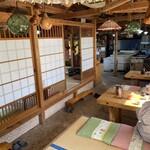 海鮮問屋 - 店内をパシャ
奥に生簀と水槽構えてる