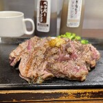 Ikinari Steak Komagome Ten - ステーキソースかける前