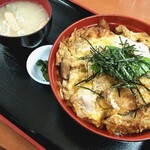 Shokusai Chuka Kitaya Shokudo - カツ丼(￥950)。お肉厚切りでしたよ！