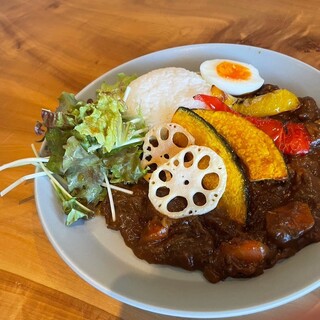 ランチセット◆地元の食材を使ったカレーやキッシュは食べ応え◎