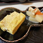 Matsushima Ya - ＼(=^‥^)/’`だし巻き&煮物