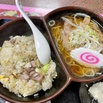 吉田屋 - 半チャーハン半ラーメン