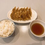 ぎょうざの焼吉 - つけだれぎょうざ二人前900円税込とごはん普通盛180円税込