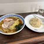 生駒軒 - ラーメン半チャーハン800円