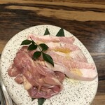 ushino - 左から九州産鶏せせり（580円）、豚トロ（680円）