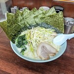 Yokohama Iekei Ramen Konshinya Numazu Ten - ねぎ塩らーめん(980円)。