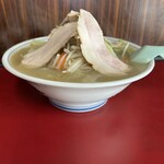 あじみ食堂 - 配膳も大変そうな並々のスープ