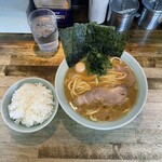 ラーメン壱六家 大和店 - 醤油ラーメンと小ライス