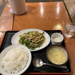 麺飯菜館 じょうじょう - 青椒肉絲定食（ごはん大盛）