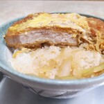 あじみ食堂 - 　　この肉厚のカツ！濃い目のタレ！