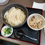 手打ちうどん 大蔵 - ひやかけうどん（中）と日替わりごはん