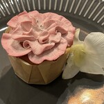 Blue Moon Flower&Cafe - フラワーカップケーキ（フランボワーズ味） 税込450円（R5.10時点）