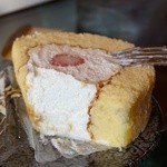 維新之蔵 - 生クリームも生地も美味しかったです。なにより、イチゴが最高に！