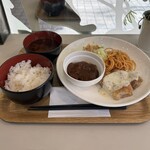 CAFE AICHI - MIX定食(チキンソテー、ハンバーグ)