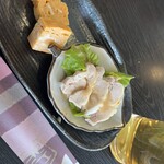 Seafood Miyabi - お通しの蒸し鶏