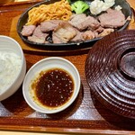 Yayoi Ken Sakura Terasaki Ten - ブラックアンガスビーフのカットステーキ定食