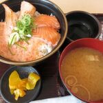 Nanko ATC Seafood Ichiba Ouest - サーモン三昧丼(1290円)