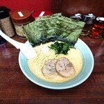 Yokohama Iekei Ramen Konshinya Numazu Ten - 醤油らーめん(780円)、チャーシューＴＰ(まくり証明書)。