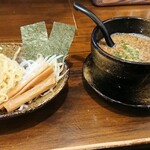 どん きさろく - 麺量普通。替え玉は￥100