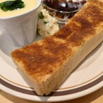 cafe SUNNY DAYS - ◯トースト
                        バター、ジャム、小倉、シナモンシュガーから選択できる
                        
                        トーストがフワッフワッな食感だよねえ❕
                        
                        厚切り食パンで多分バターな味わい
                        上にはシナモンシュガーが掛けられていて美味しいなあ