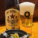 Torikichi Shoten Tokaichi Ten - お料理①茄子とピーマンの揚げ浸し《お通し》(税込418円)
                      お酒①サッポロ赤星ラガービール(瓶ビール、サッポロビール)(税込583円)