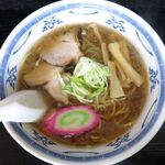 ますます家 - しょうゆラーメンのアップ