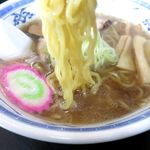 ますます家 - しょうゆラーメンの麺