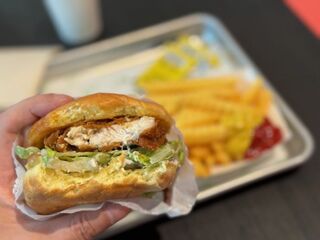 Shake Shack Shibuya Ten - チキンシャック　979円　+　フライ　550円　+　お水　0円