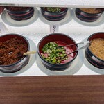 ホテルレオマの森 - 海鮮丼の具材各種