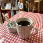 cafe de la poste - 食べ終わるタイミングに合わせて、
奥様が温かいコーヒーが提供され…
美味しいコーヒーはたっぷりマグで
嬉しいですね(*´∀`)♪