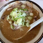 羅阿麺亭 - チャーシューラーメン(しょうゆ)ネギ多め 900円(税込)。
