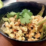 Sake to Thai Sapaan - タイ東北部の鶏ひき肉と香味野菜の和えサラダ、ラープガイ。こりゃすごい！めっちゃウマいです♪(*ºчº*)ｳﾏ~