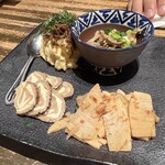 名駅鉄板でれしし - タケノコとホタテの土佐煮、つまみになるポテサラ、うずら卵の有馬山椒づけ、砂肝の生姜煮