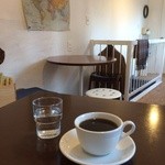 Tonga coffee - 2Fテーブル席で飲むネルドリップコーヒー