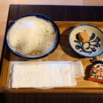 Hoshinoya Okinawa - ぶくぶく茶
                      
                      
                      泡の上にのったナッツと炒り米の香ばしい　泡の下は　さんぴん茶　　すっきりした味わい