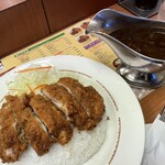 ニューラホール - インド風カレー激辛チキンカツカレー820円