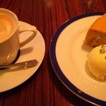 boogaloo cafe Shijo Ten - カボチャのケーキとカフェラテ