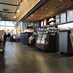 STARBUCKS COFFEE Amyupuraza Oita Ikkaiten - 窓が多くて明るい店内