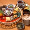 とれたてダイニング 柳生 - 料理写真:【ランチ限定】かご盛りわっぱ膳…1,296円（税込）　・お造り1種・お料理7種・日替りメイン・わっぱ飯・赤出し・漬物・コーヒー又は紅茶