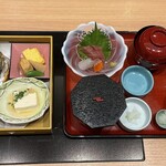 Washoku Nabe Dokoro Sushi Han Ichioka Ten - 平日限定　おたふく弁当1