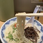 由丸 - ストレート細麺(カタメ)