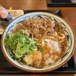 Marugame Seimen Sasebo Yoshioka Ten - 鬼おろし肉ぶっかけうどん無料ネギトッピング