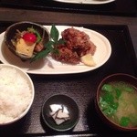 旬魚旬菜　創作和食料理　しま - ランチの唐揚げ定食。前菜 茶碗蒸し デザート コーヒーが他につきます。