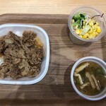 すき家 - 牛丼とサラダと味噌汁の全容