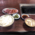 おおつき食堂 - タンハツミックス定食