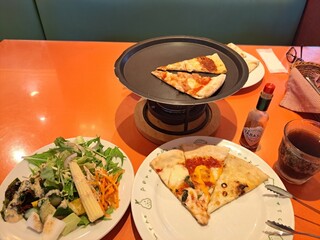 Pizzeria Marino Kani Ten - メインのパスタが到着する前に、ブッフェの料理を楽しもう。