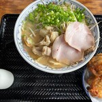 ドライブイン ミッキー - 料理写真:噂の牛乳付き