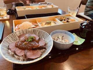 Magokoro Kitchen - エゾシカ肉のステーキ丼定食1600円