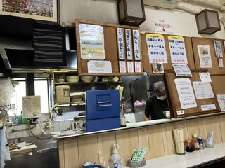 h Wafu Ramen Kaneko - 店内カウンター前にメニューが